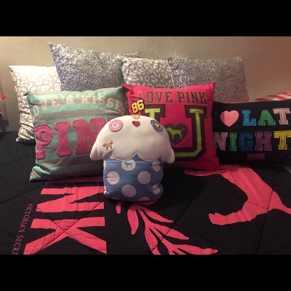 ISO All types of Victoria Secret pink pillows